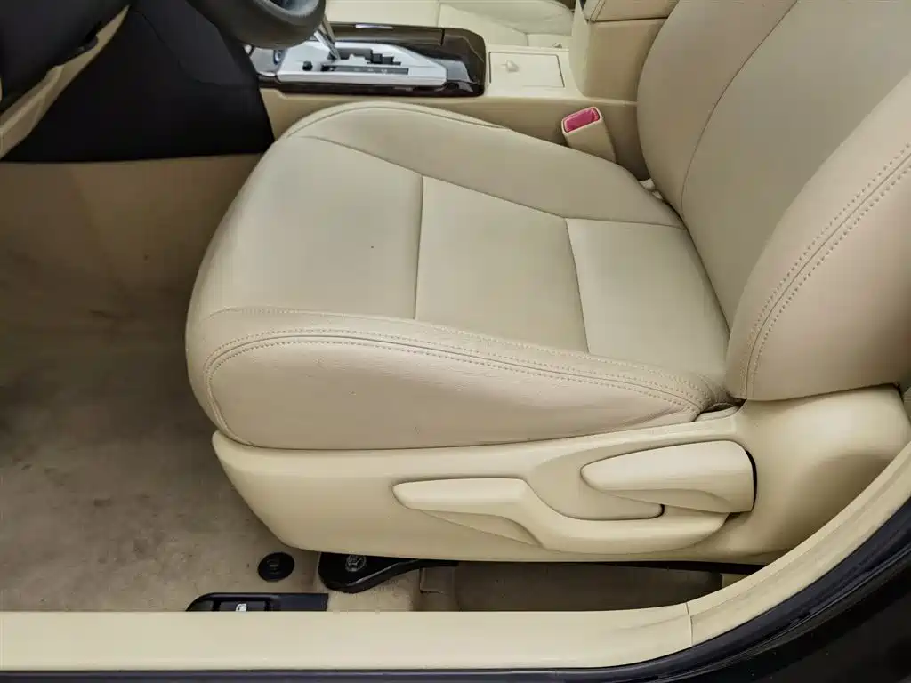 Toyota Camry 2015 — фото 20