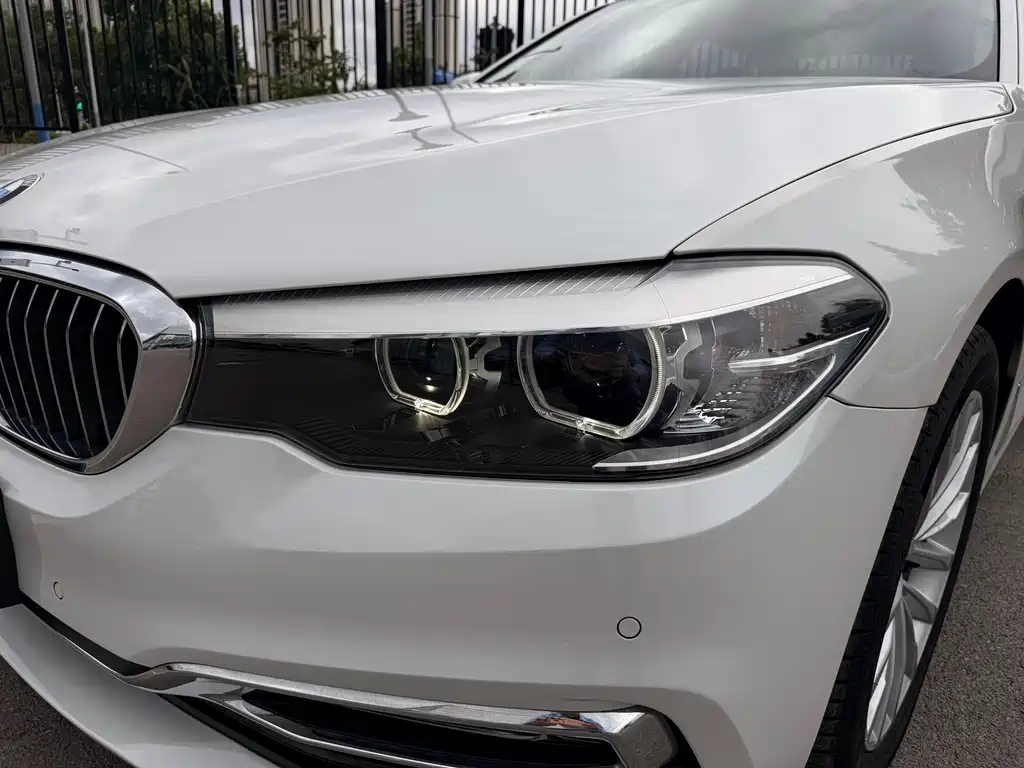BMW 5 Series 2018 — фото 7