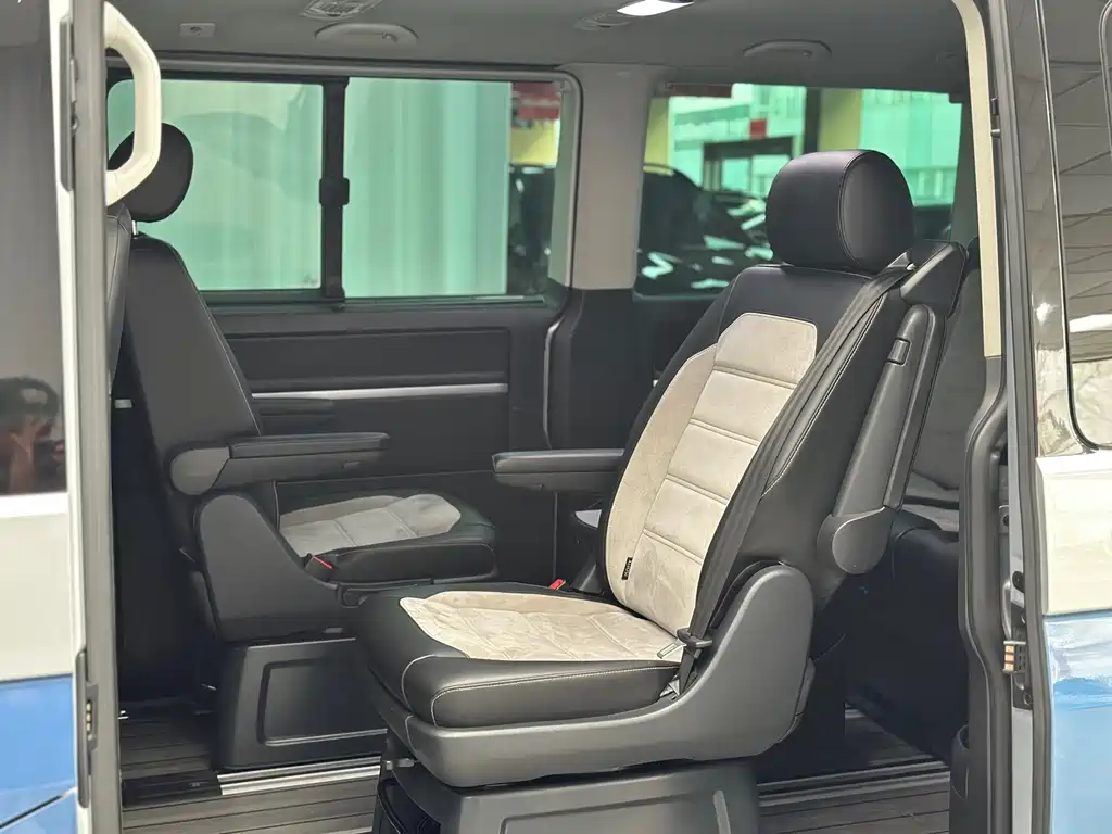 Volkswagen Multivan 2018 — фото 48