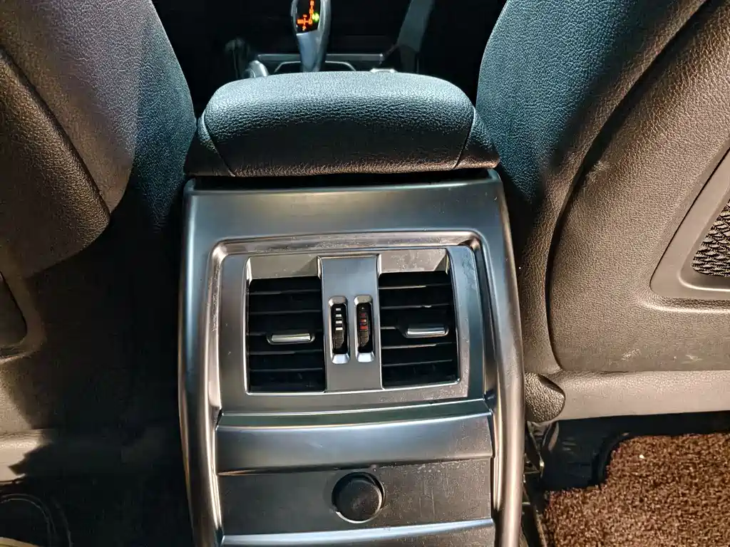 BMW 3 Series 2018 — фото 15