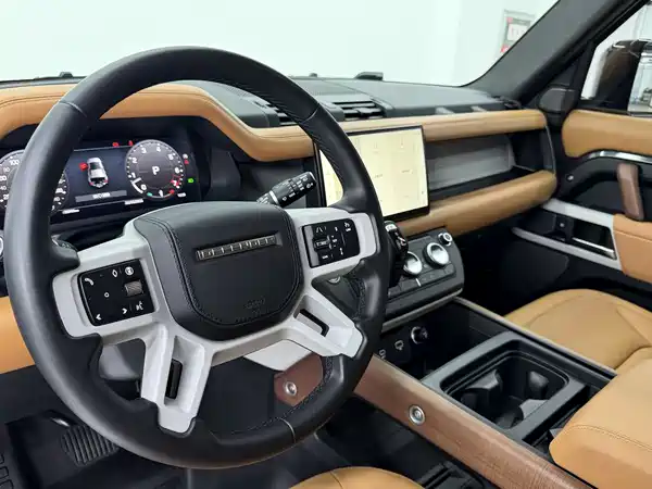 Land Rover Defender 2024