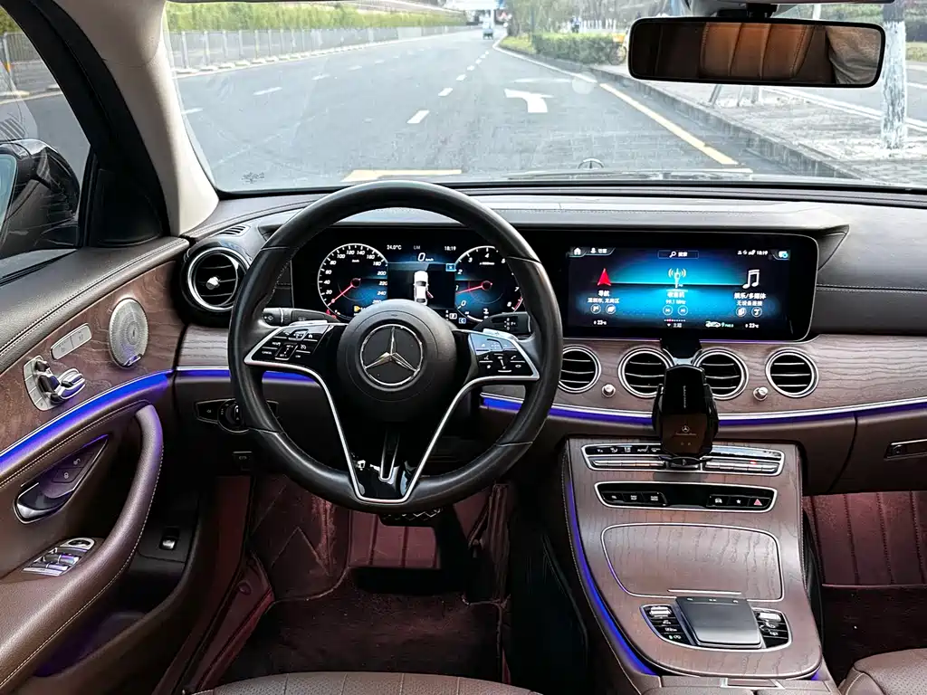 Mercedes-Benz E-Class 2022 — фото 13