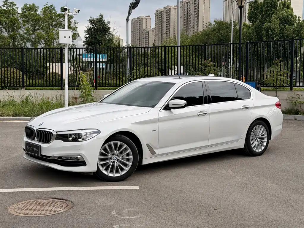 BMW 5 Series 2018 — фото 2