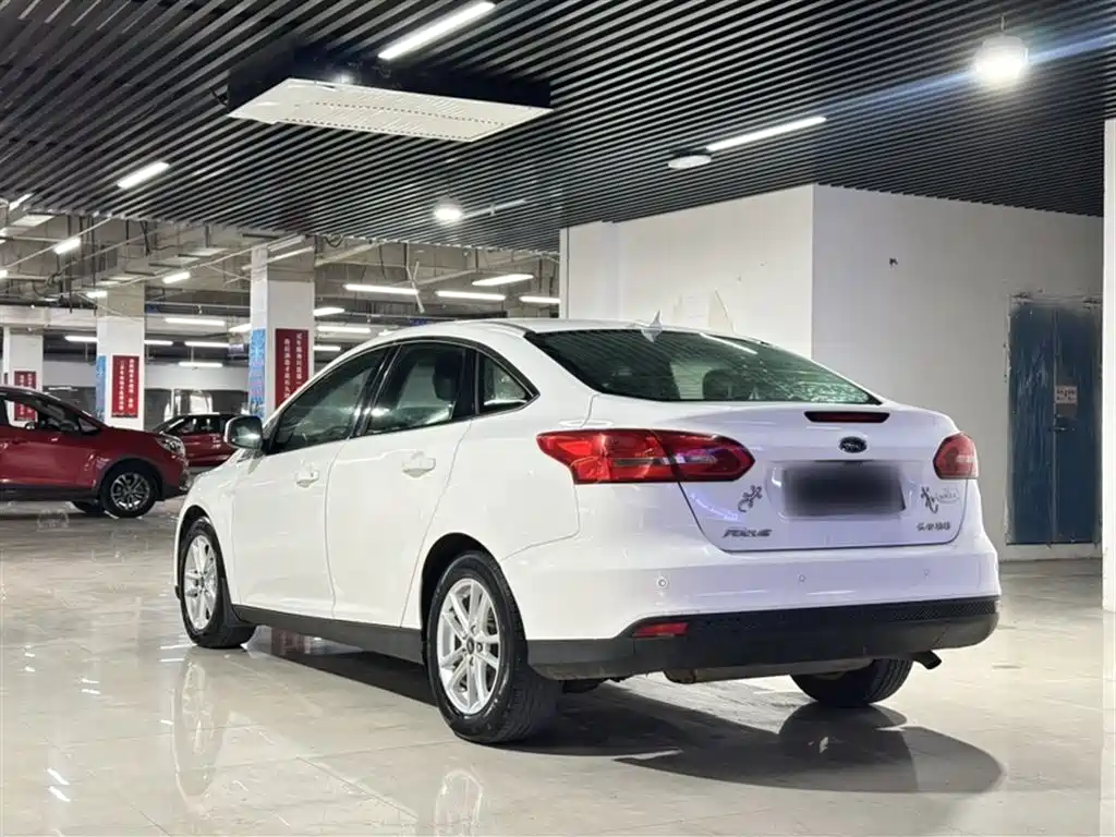 Ford Focus 2016 — фото 24