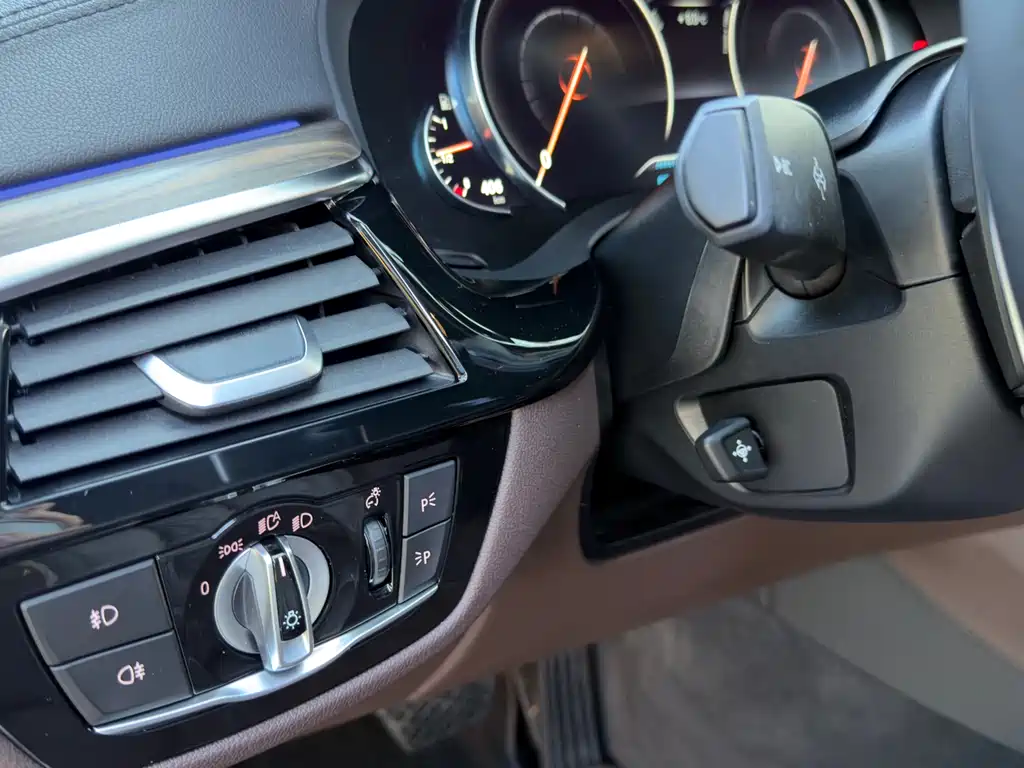 BMW 5 Series 2018 — фото 19