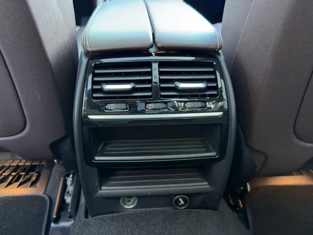BMW 5 Series 2018 — фото 25