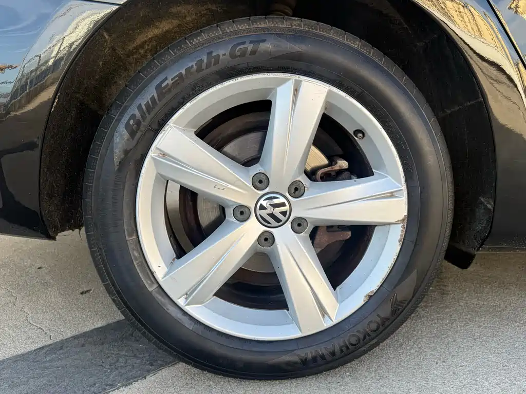 Volkswagen Passat 2014 — фото 11