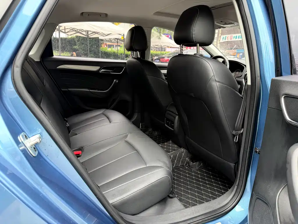 Roewe i6 New Energy 2018 — фото 11