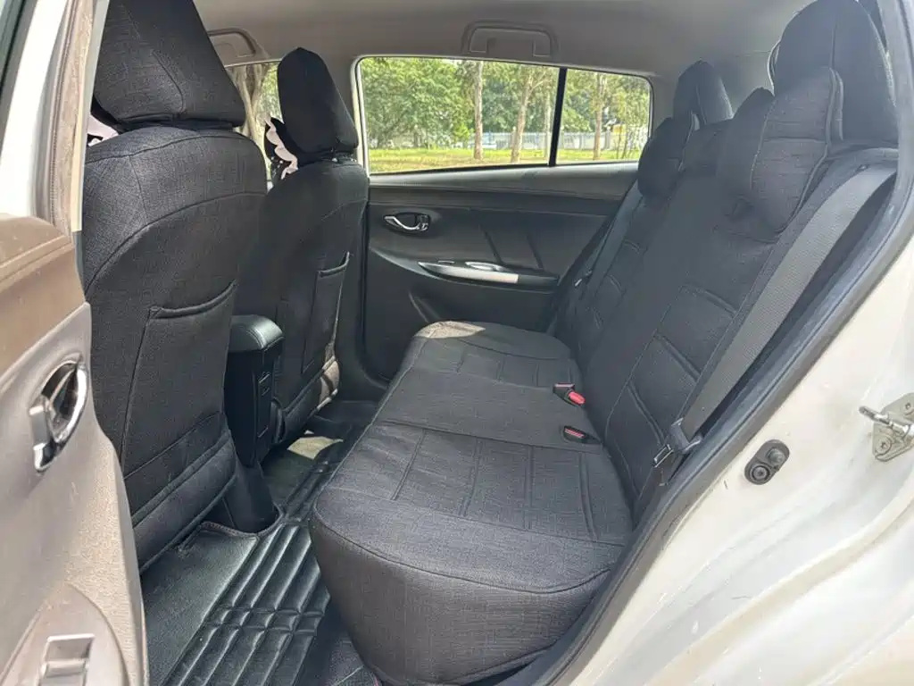 Toyota Yaris L 2015 — фото 12