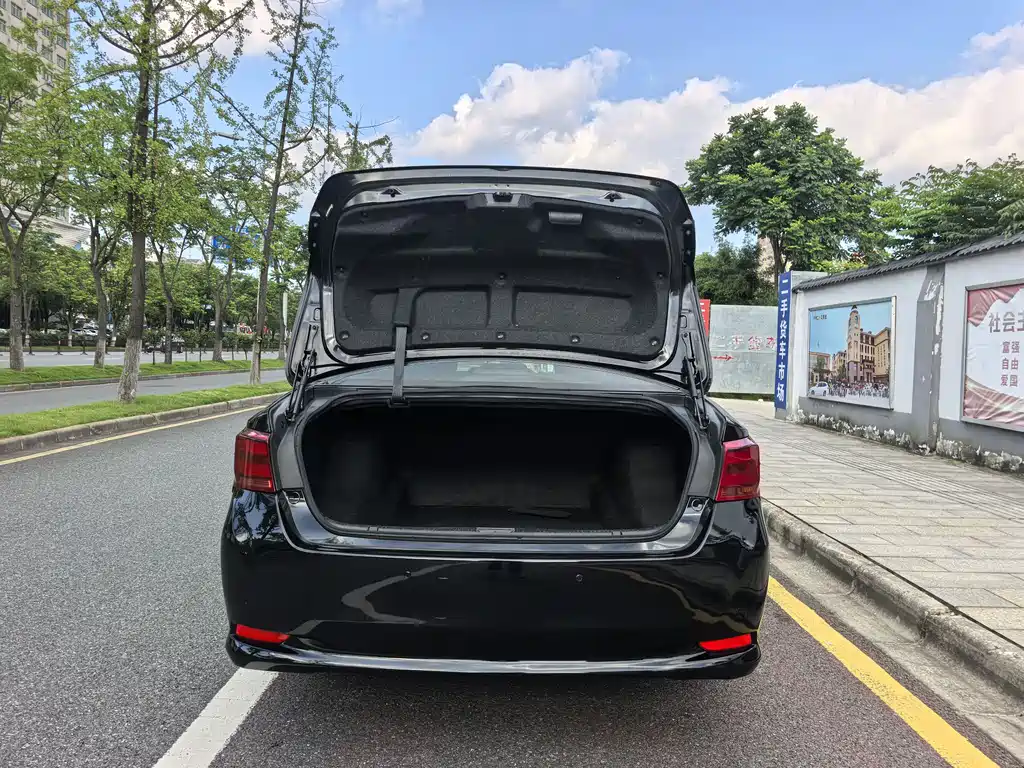 Toyota Crown 2017 — фото 15