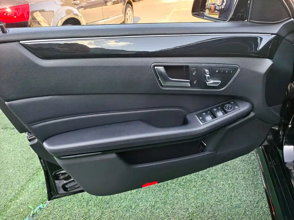 Mercedes-Benz E-Class 2016 — фото 10