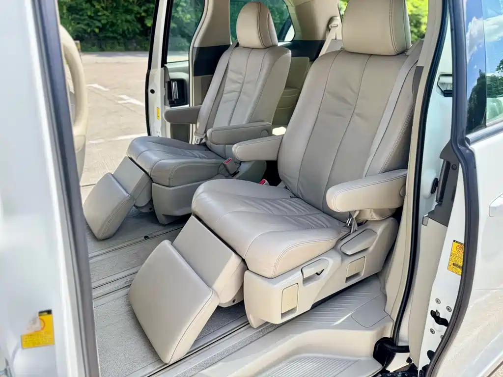 Toyota Previa 2012