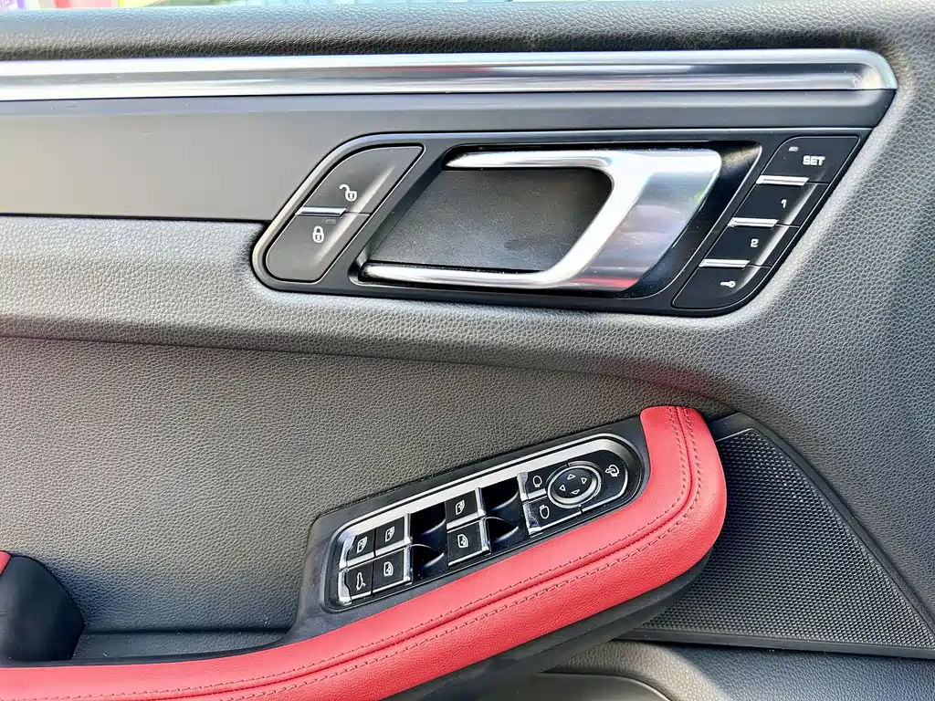 Porsche Macan 2019 — фото 17