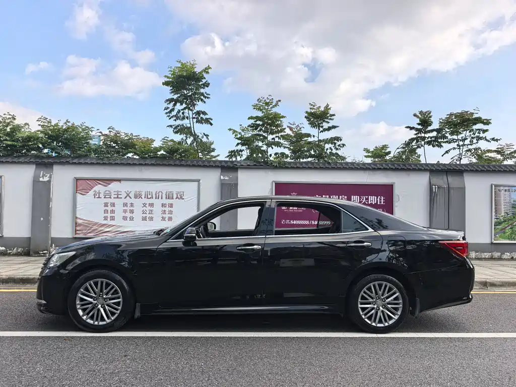 Toyota Crown 2017 — фото 12