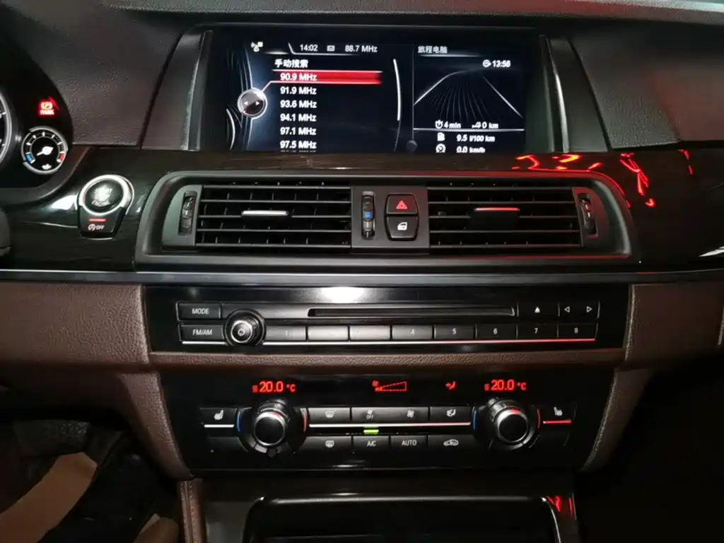 BMW 5 Series 2016 — фото 13