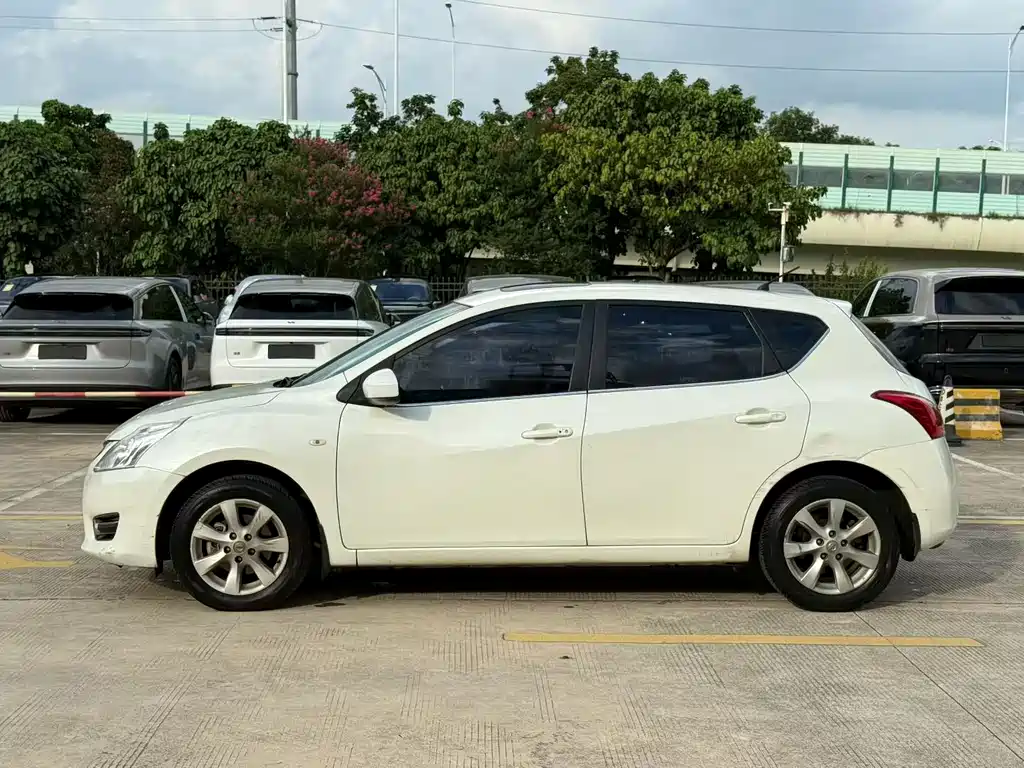 Nissan Tiida 2015 — фото 2
