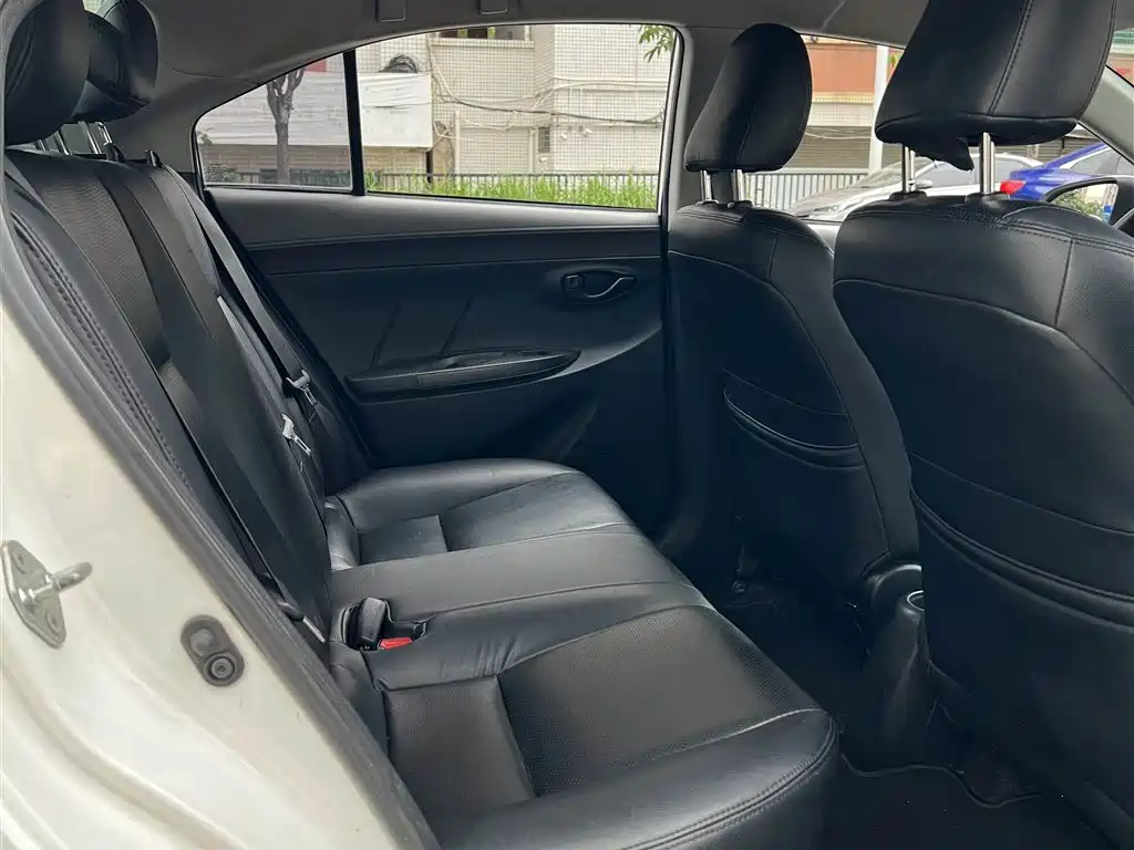 Toyota Vios 2015 — фото 10
