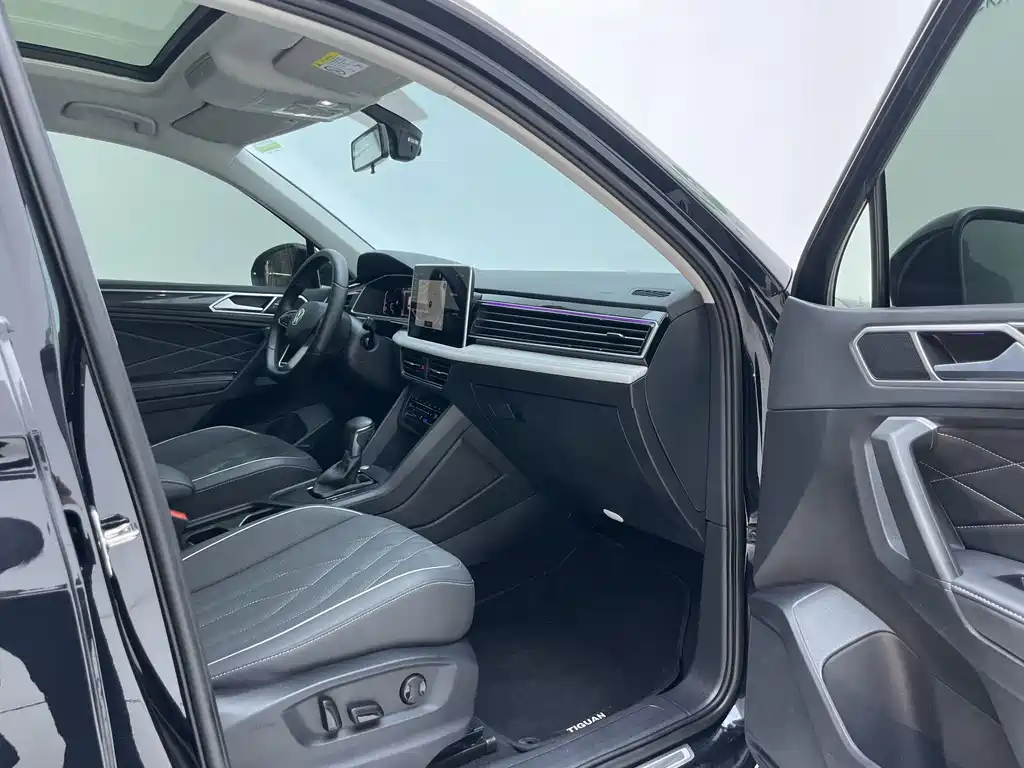 Volkswagen Tiguan L 2023 — фото 24