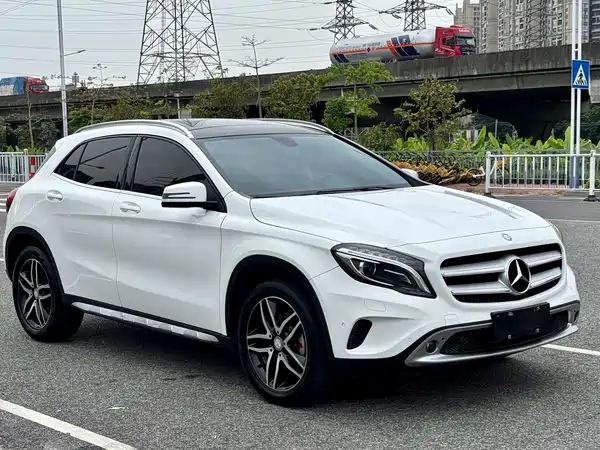 Mercedes-Benz GLA 2015