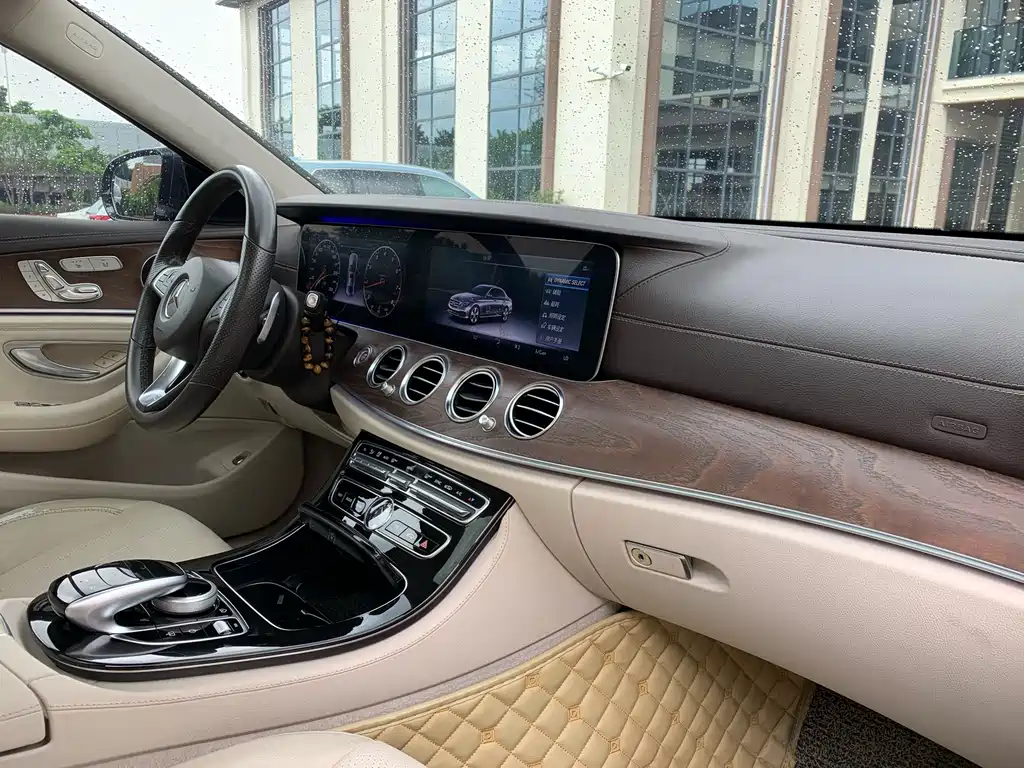 Mercedes-Benz E-Class 2017 — фото 31