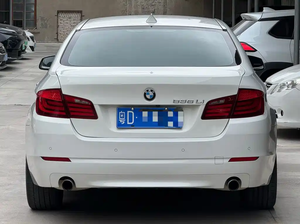 BMW 5 Series 2012 — фото 9