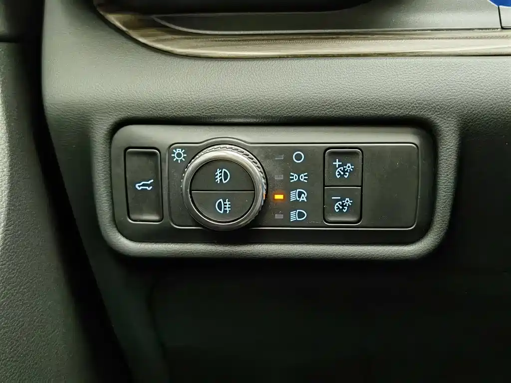 Ford Explorer 2021 — фото 21