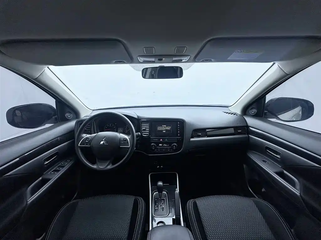 Mitsubishi Outlander 2022 — фото 10