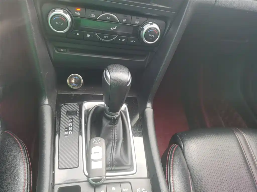 Mazda 3 Axela 2019 — фото 10