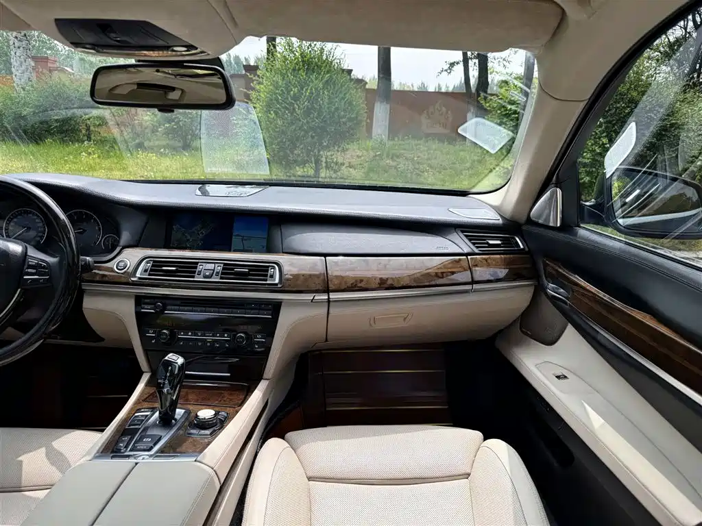 BMW 7 Series 2012 — фото 17