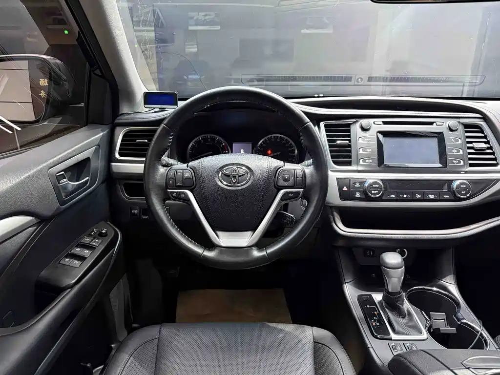 Toyota Highlander 2017 — фото 8