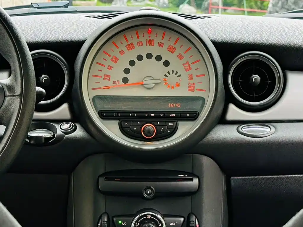 MINI Clubman 2013 — фото 15