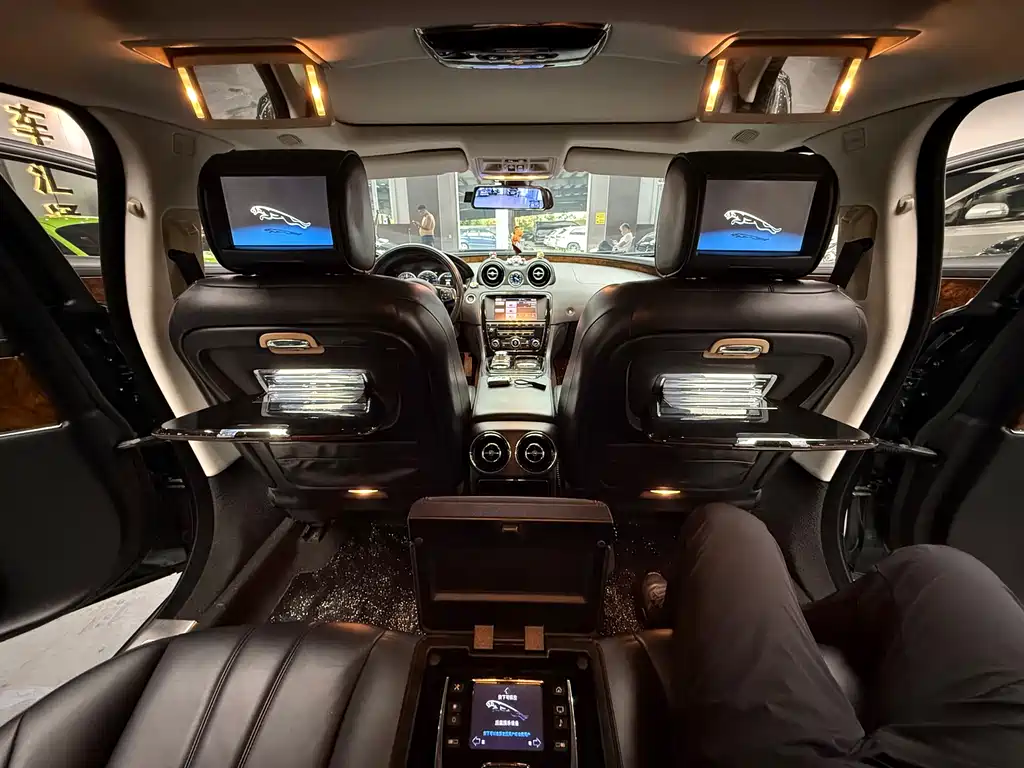 Jaguar XJ 2012 — фото 18
