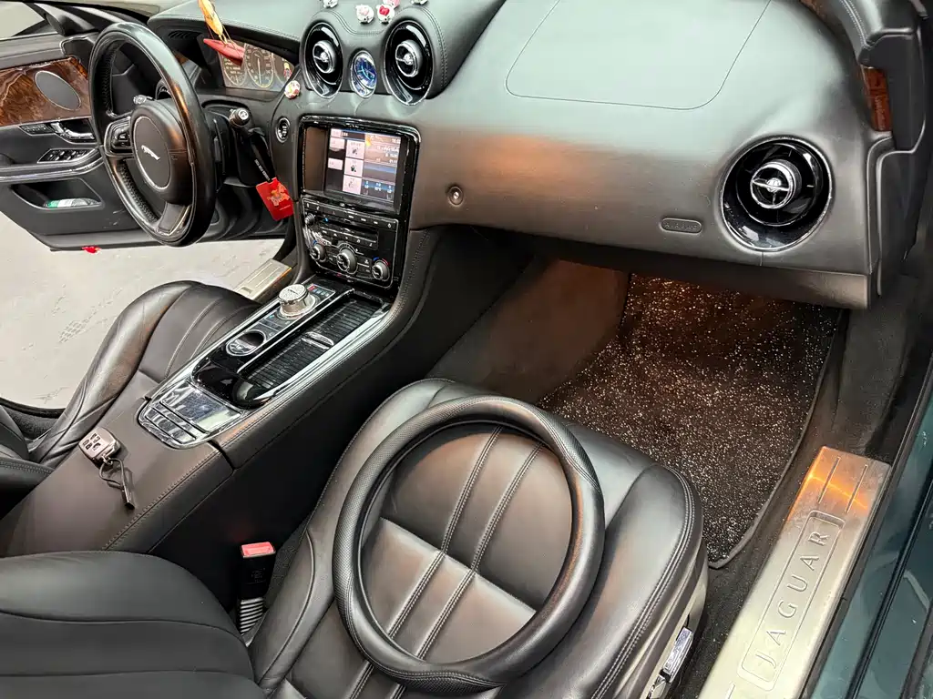 Jaguar XJ 2012 — фото 16