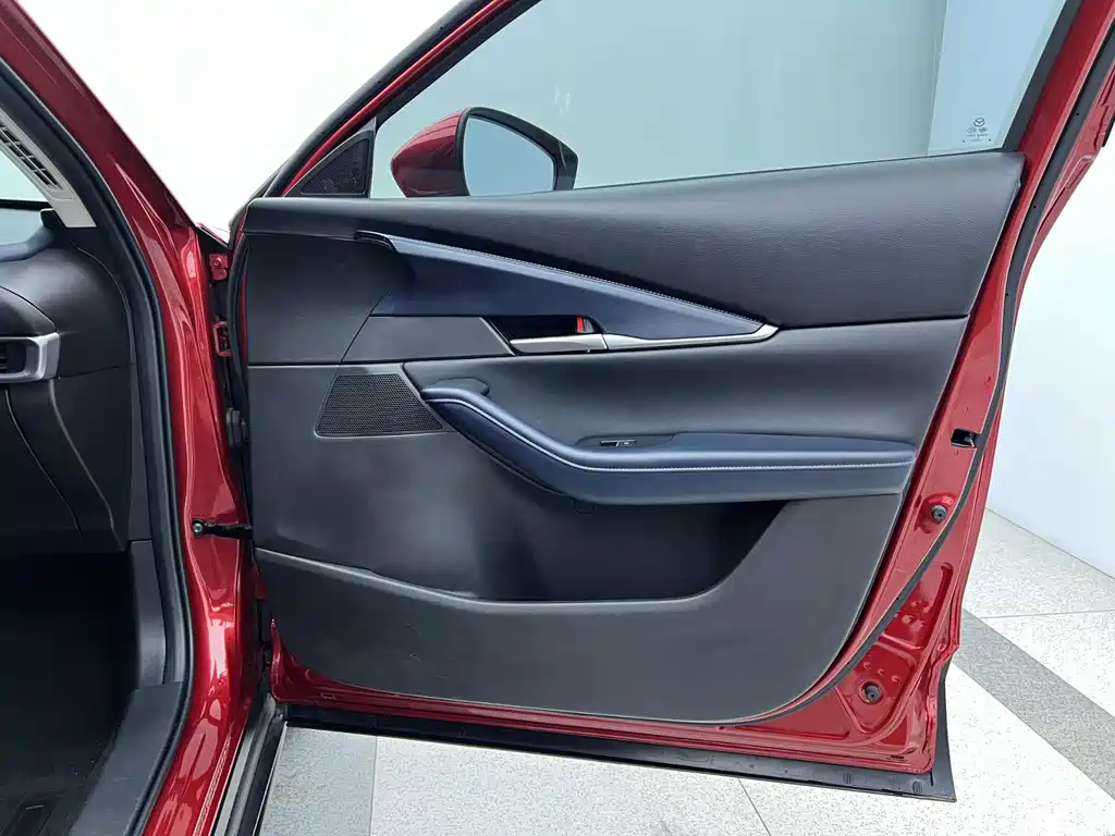 Mazda CX-30 2022 — фото 27