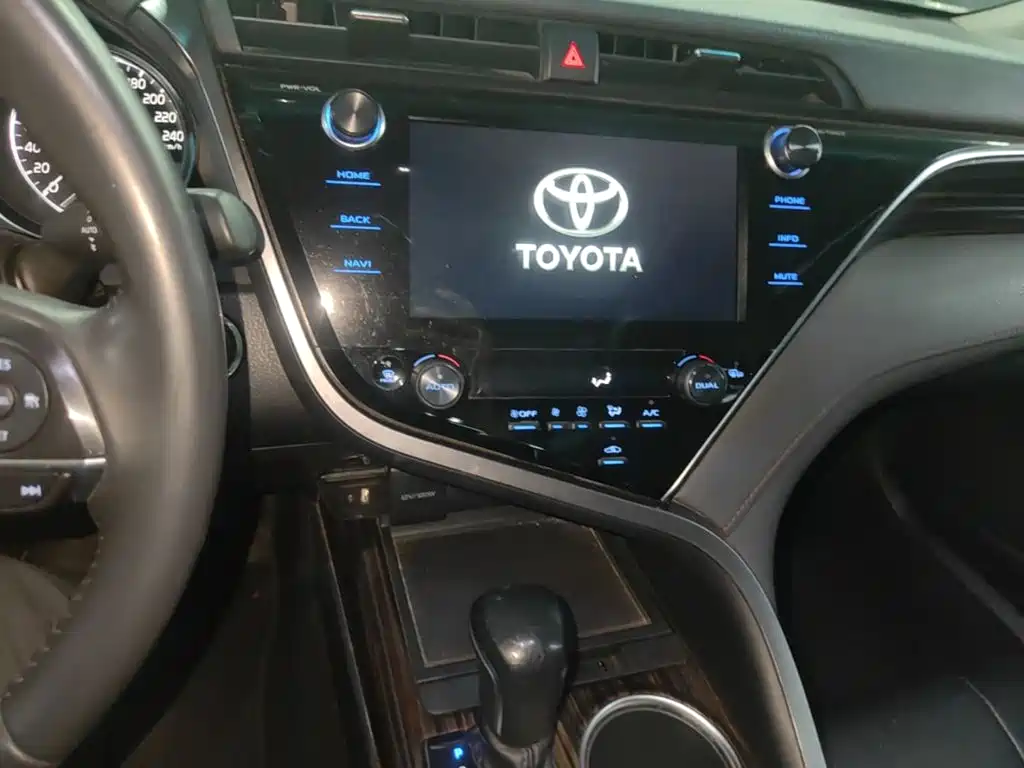 Toyota Camry 2021 — фото 13