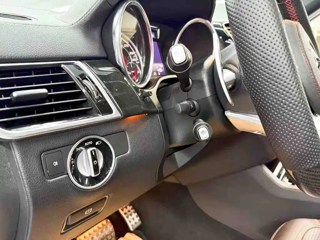 Mercedes-Benz GLS AMG 2017 — фото 11