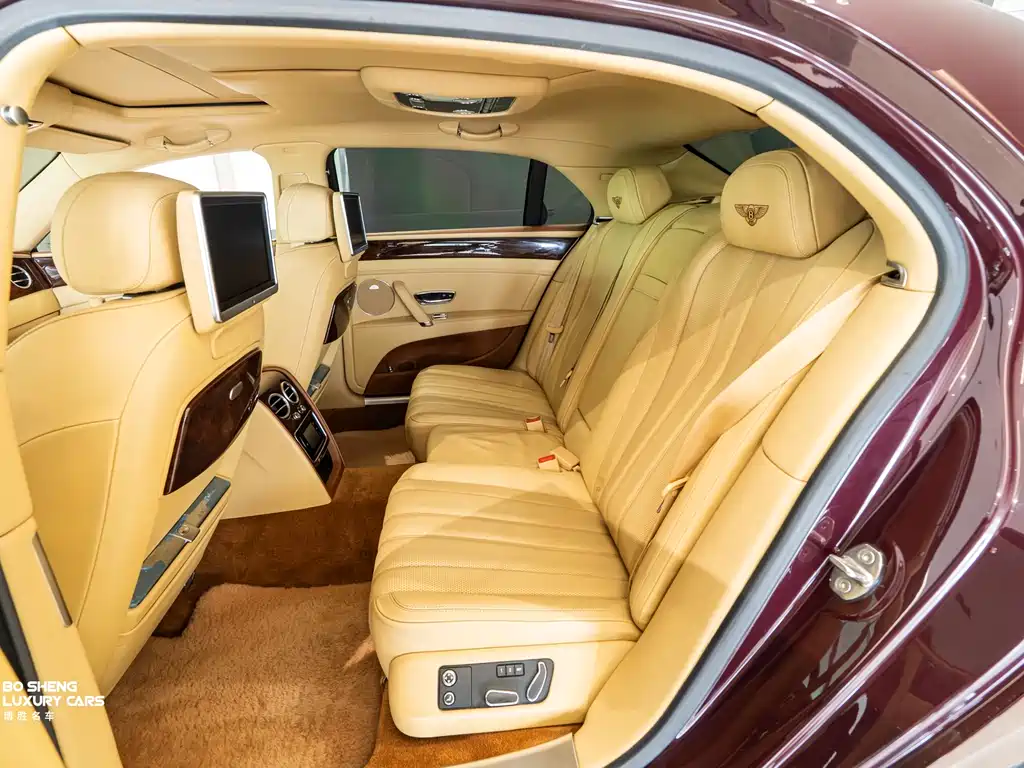 Bentley Flying Spur 2016 — фото 10