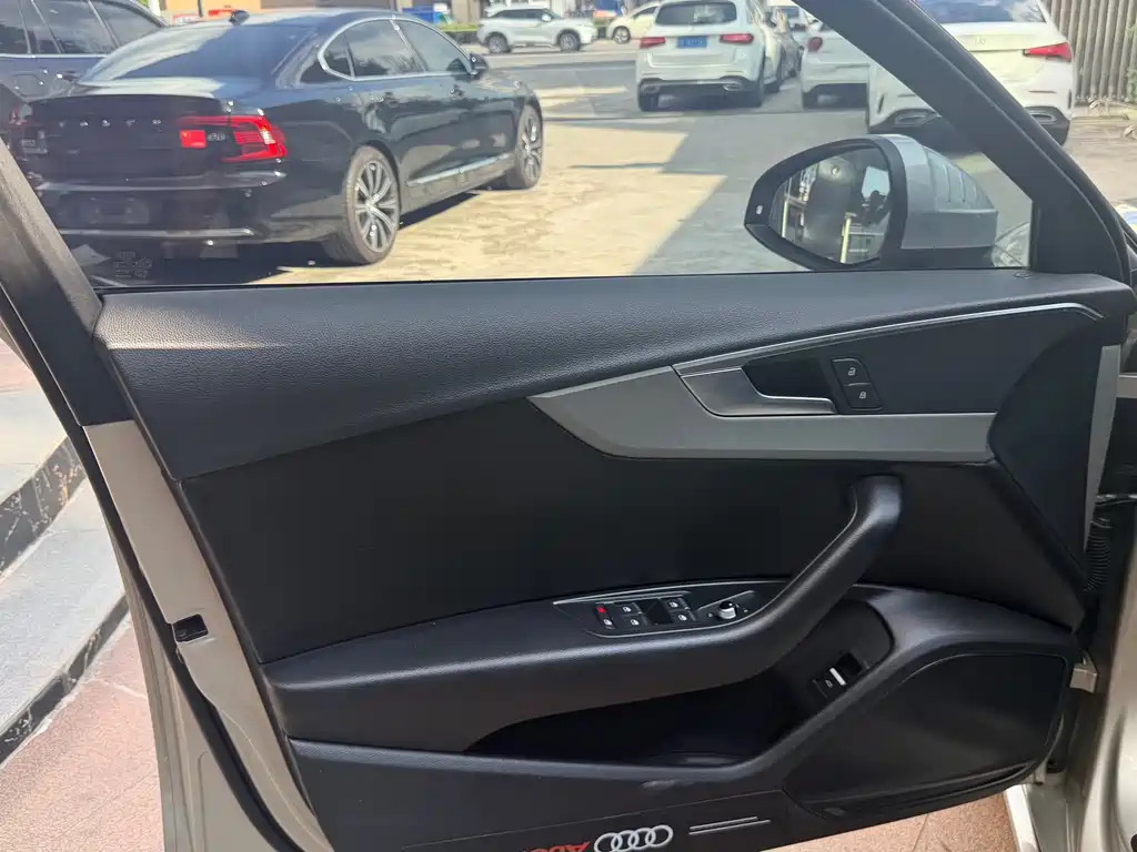 Audi A4L 2019 — фото 5