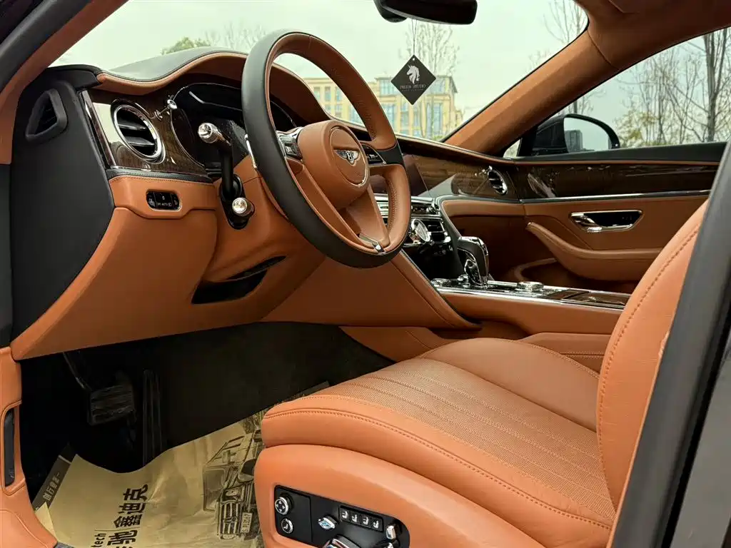 Bentley Flying Spur 2021 — фото 14
