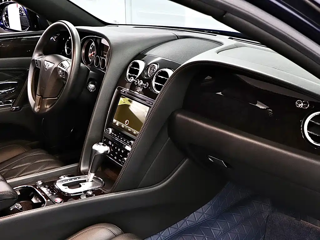 Bentley Flying Spur 2019 — фото 15