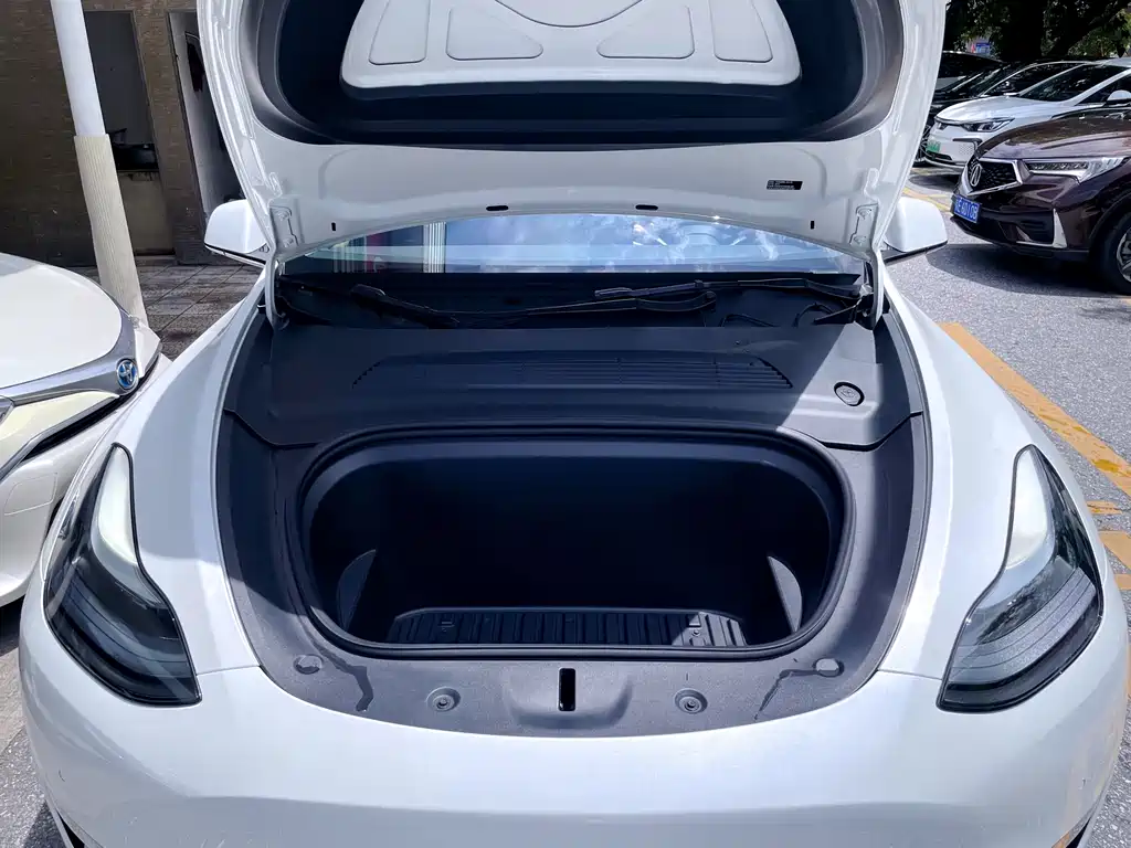 Tesla Model Y 2023 — фото 9