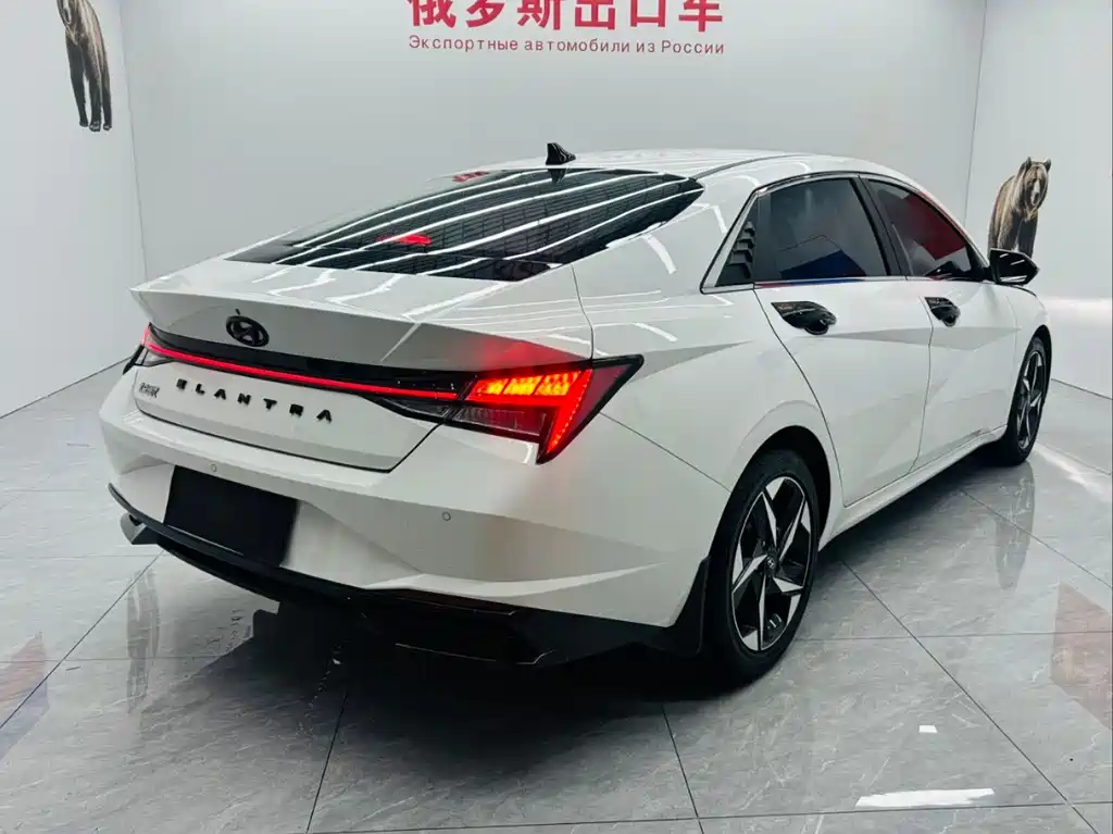 Hyundai Elantra 2023 — фото 12