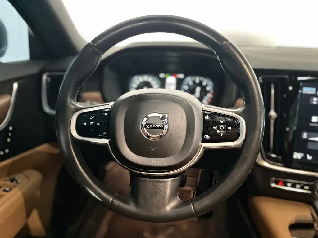 Volvo S90 2017 — фото 15
