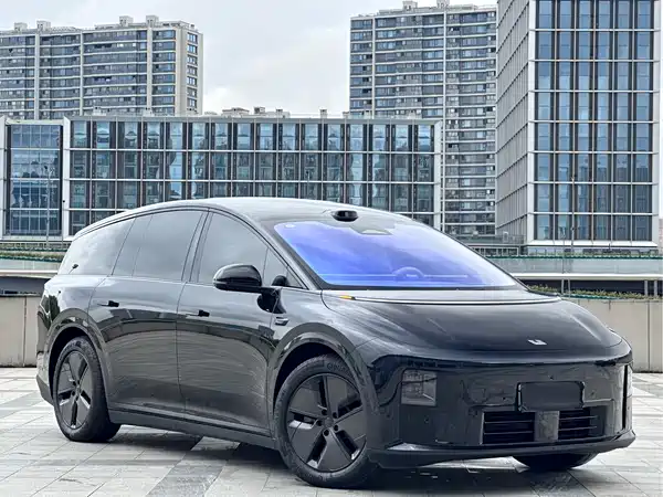 Li Auto i8 2025