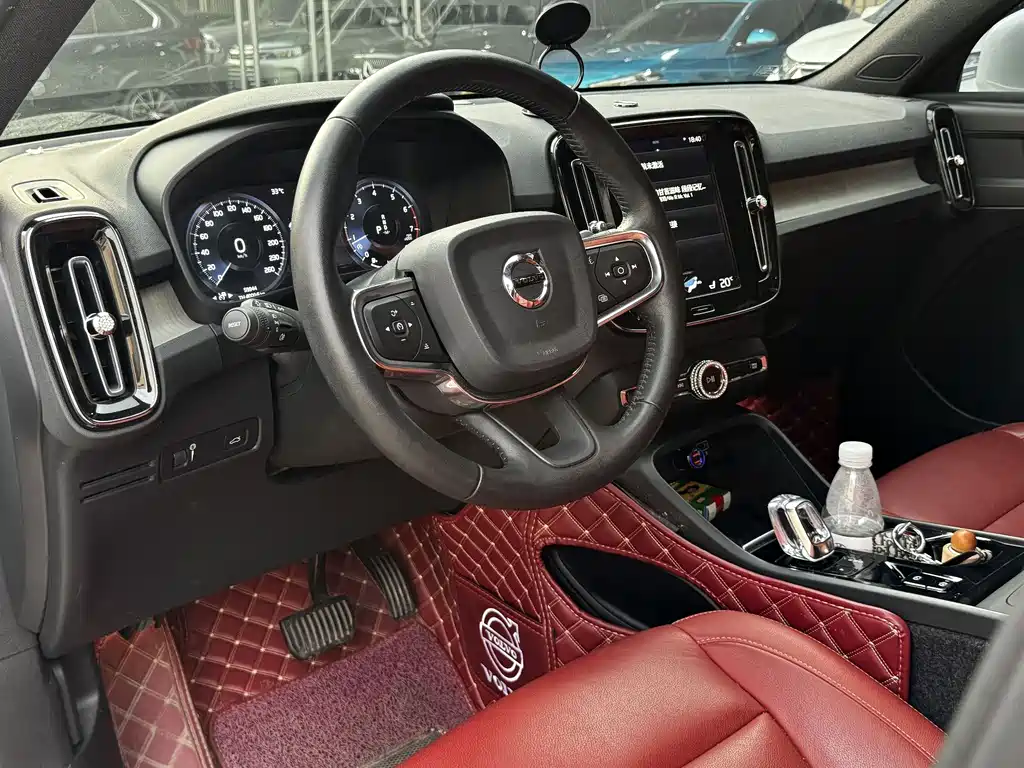 Volvo XC40 2020 — фото 17