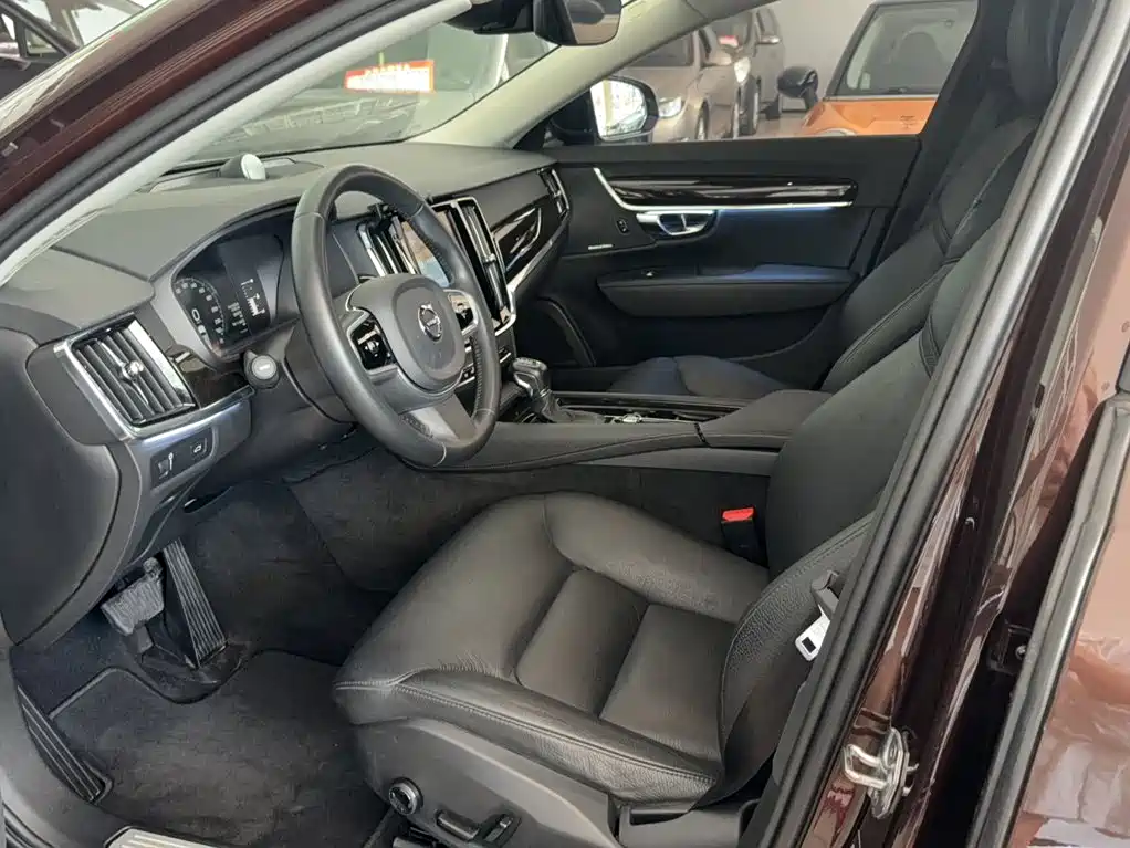 Volvo S90 2018 — фото 15