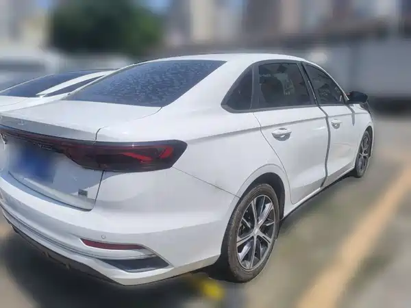 Geely Emgrand 2023