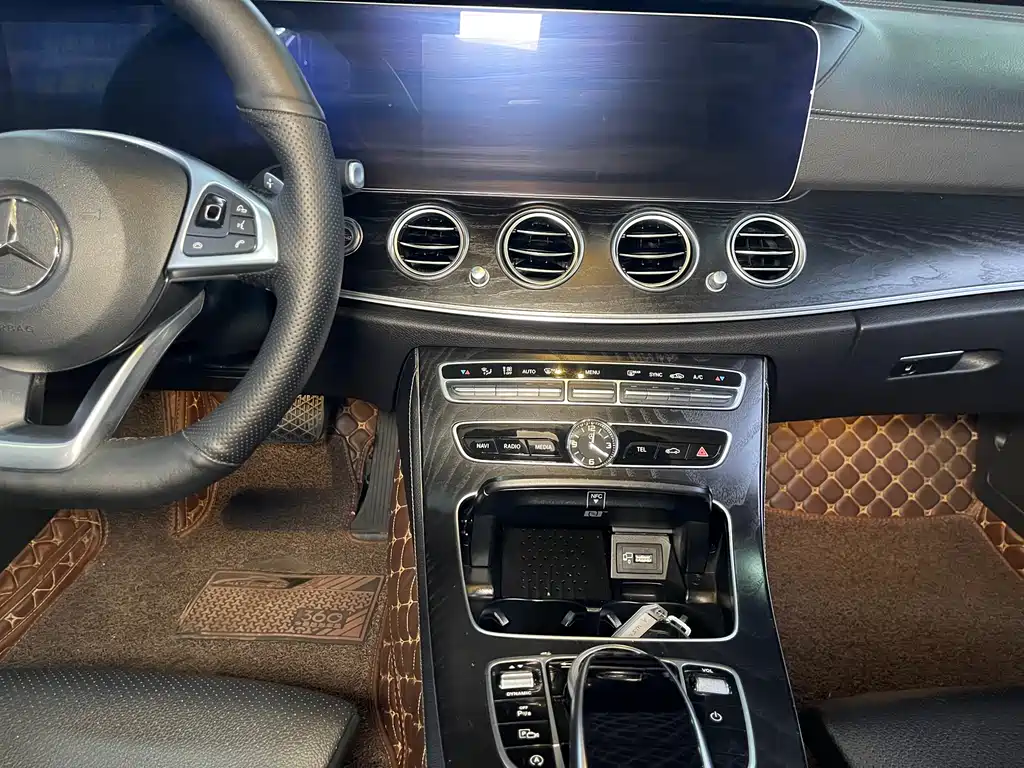 Mercedes-Benz E-Class 2018 — фото 11