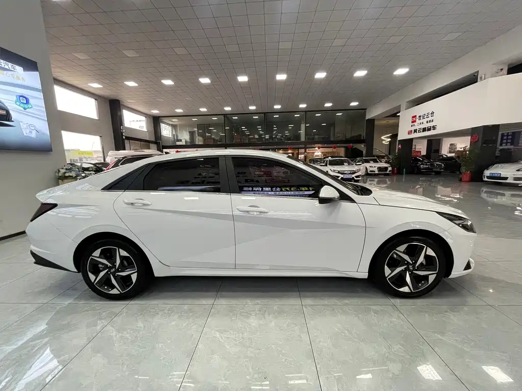 Hyundai Elantra 2021