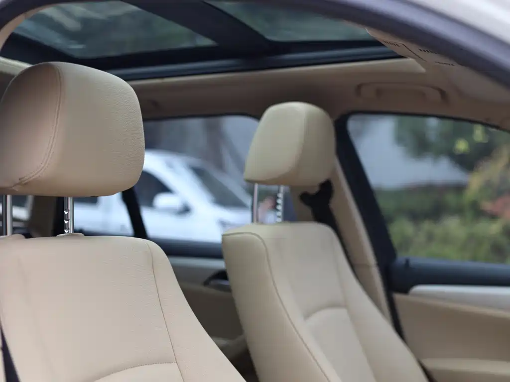 BMW X1 2014 — фото 18